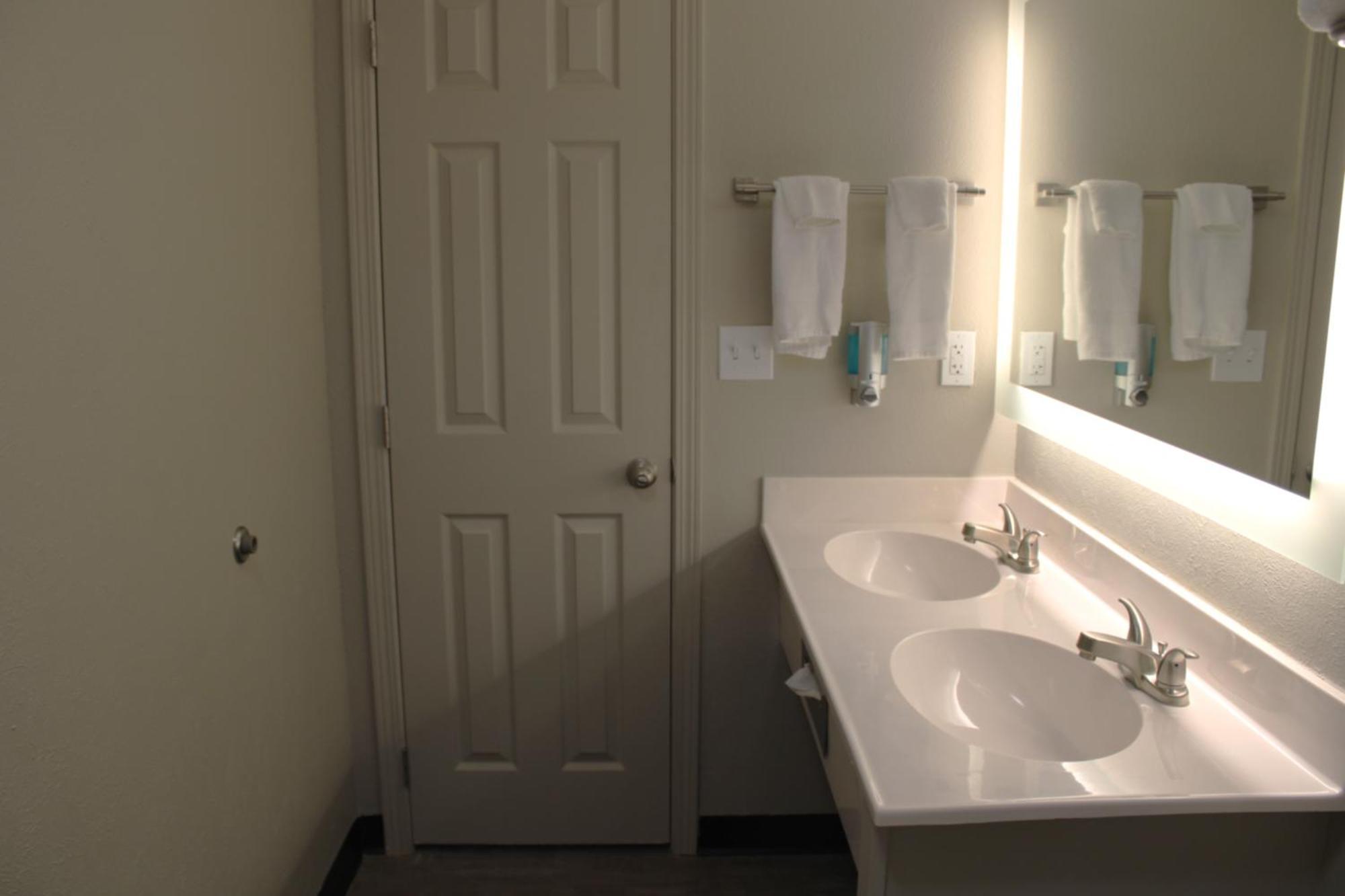Boarders Inn And Suites By Cobblestone Lamar Missouri Ngoại thất bức ảnh